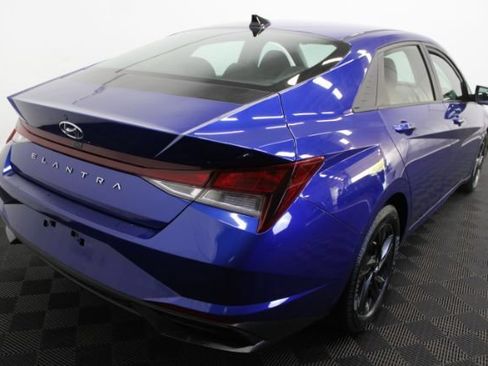 Used 2021 Hyundai Elantra SEL w/ Cargo Package FWD image 6