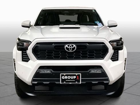 Used 2024 Toyota Tacoma TRD Sport w/ TRD Sport Upgrade Package image 4