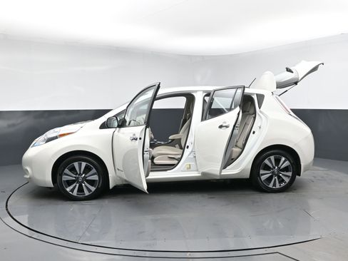 Used 2017 Nissan Leaf SV FWD image 27