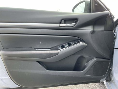 Used 2024 Nissan Altima 2.5 SR image 16