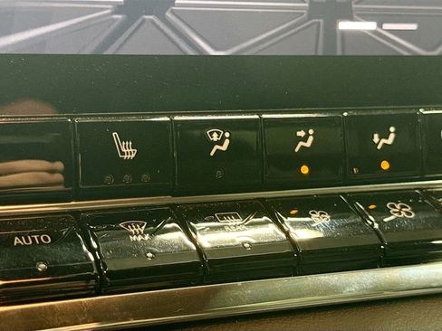 Used 2024 GMC Canyon Elevation w/ Elevation Premium Package image 19