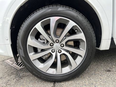 New 2025 Land Rover Discovery Sport S image 28