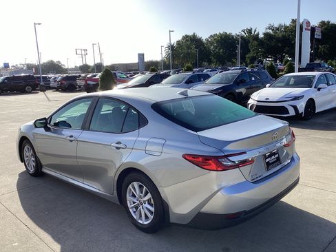 Used 2026 Toyota Camry LE FWD image 5