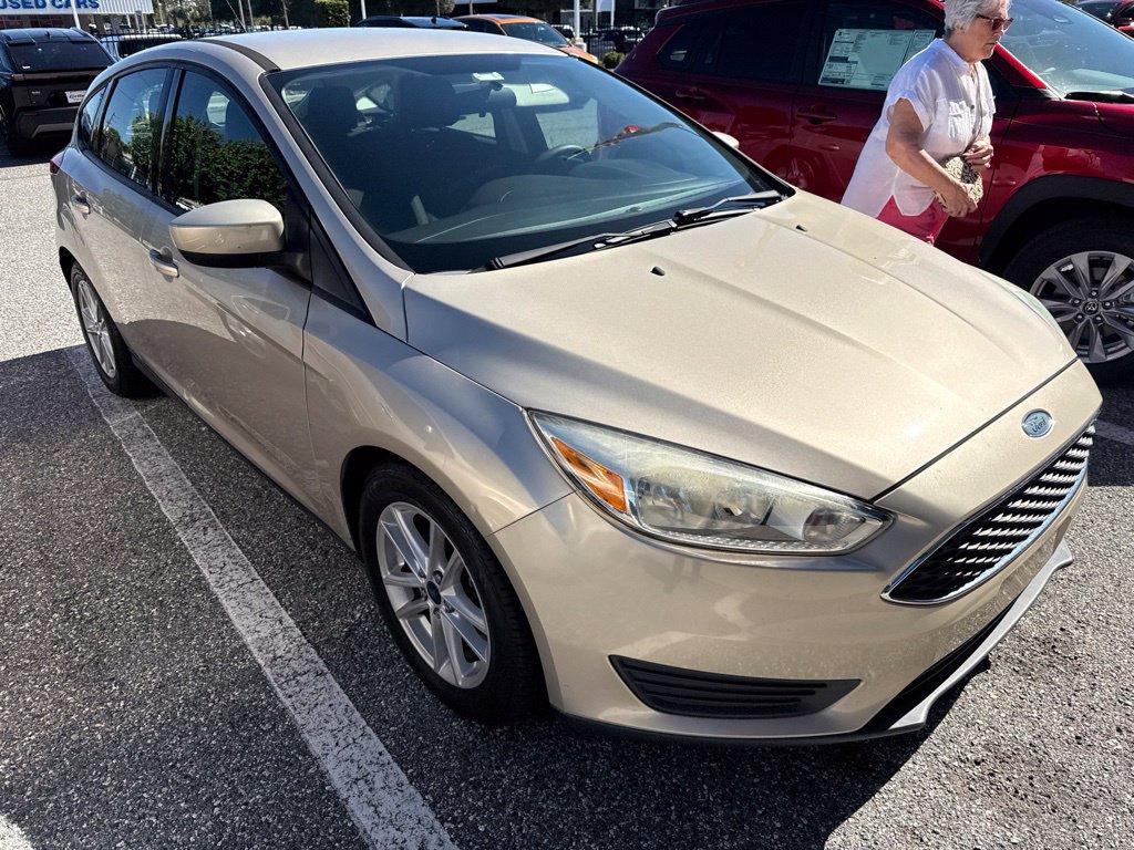 Used 2018 Ford Focus SE FWD image 2