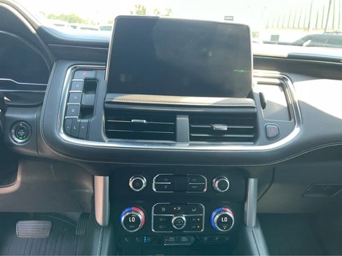 Used 2023 GMC Yukon SLT w/ SLT Premium Package AWD/4WD image 16