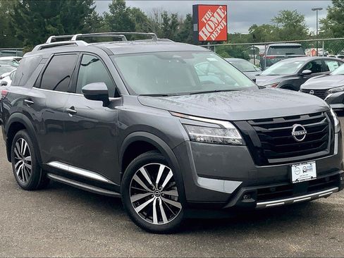 Used 2024 Nissan Pathfinder Platinum w/ Lighting Package (N93) AWD/4WD image 34