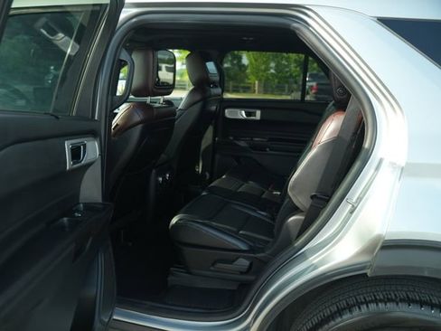 Used 2020 Ford Explorer Platinum w/ Premium Technology Package AWD/4WD image 16