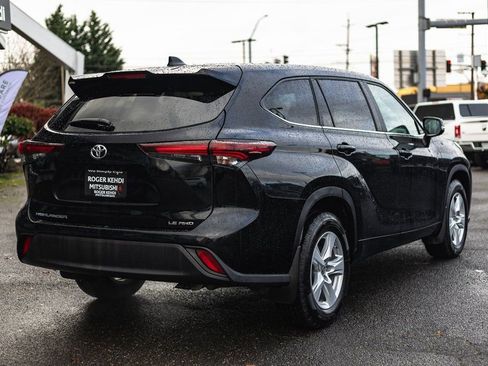 Used 2024 Toyota Highlander LE AWD/4WD image 8