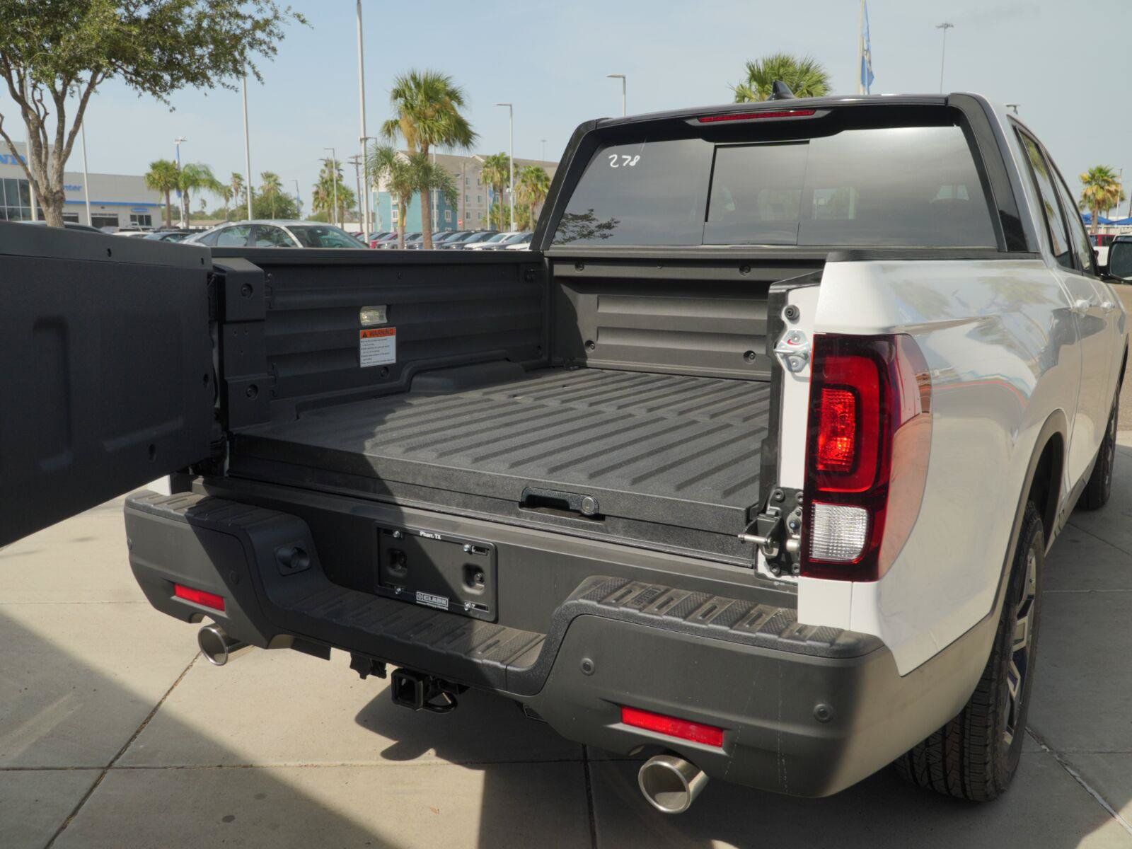 New 2026 Honda Ridgeline Black Edition image 8