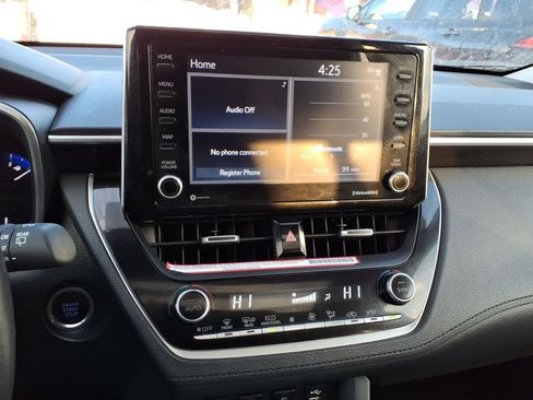 Used 2022 Toyota Corolla Cross XLE w/ Convenience Package image 11