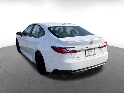 Used 2025 Toyota Camry SE image 12
