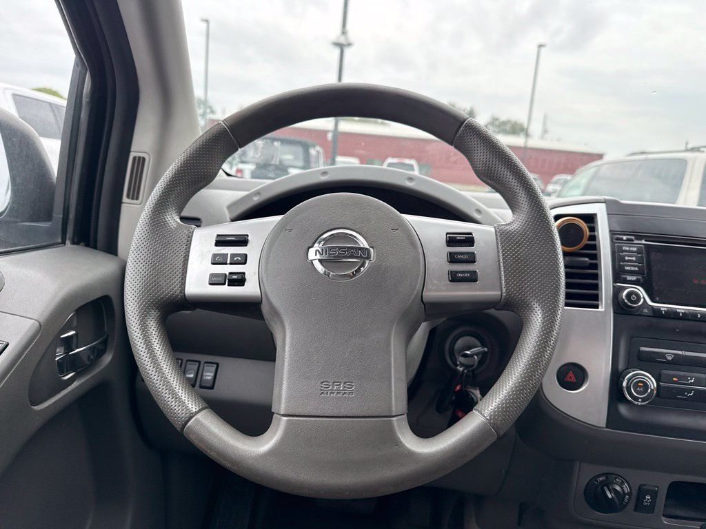 Used 2018 Nissan Frontier SV AWD/4WD image 12