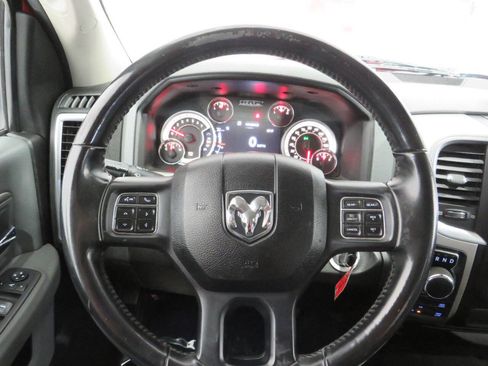 Used 2019 RAM 1500 Classic SLT w/ Luxury Group image 15