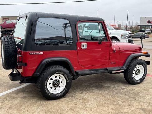 Used 1987 Jeep Wrangler Base image 9