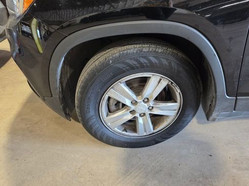 Used 2020 Chevrolet Trax LT w/ LT Convenience Package FWD image 3