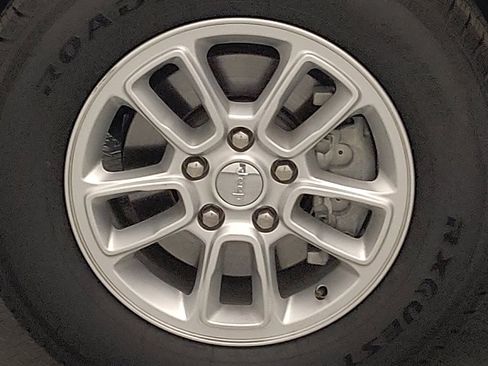 Used 2019 Jeep Grand Cherokee Laredo RWD image 31