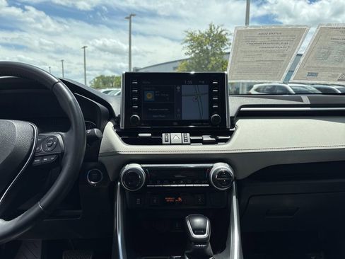 Used 2020 Toyota RAV4 Limited FWD image 29