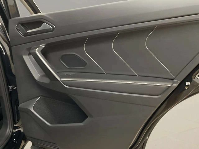 Used 2023 Volkswagen Tiguan SE w/ Panoramic Sunroof Package FWD image 78
