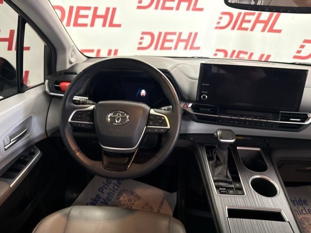 Used 2025 Toyota Sienna XLE w/ XLE Plus Package FWD image 56