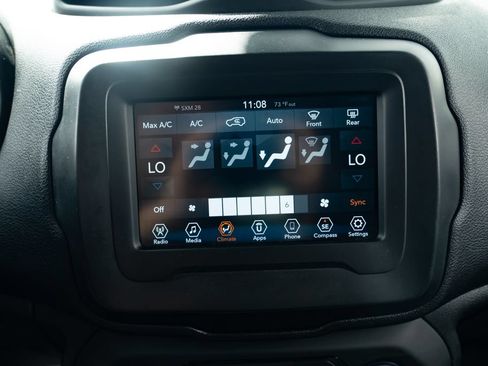 Used 2019 Jeep Renegade Altitude w/ Quick Order Package 2XM FWD image 14