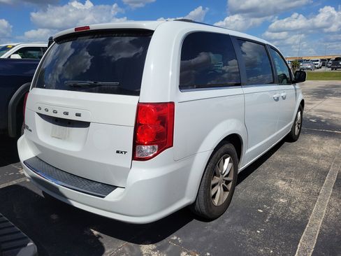 Used 2020 Dodge Grand Caravan SXT image 4