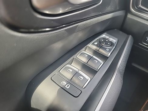 Certified 2025 Kia Sorento S w/ Panoramic Sunroof Package image 17