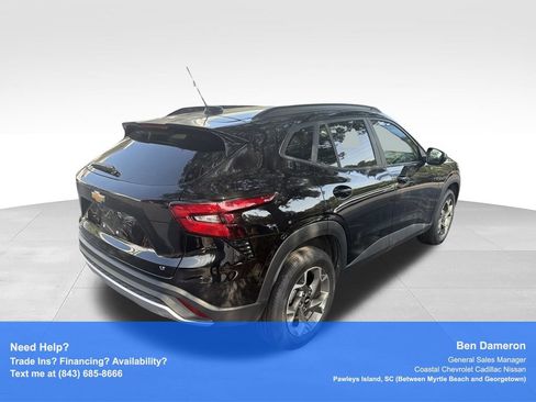 Used 2026 Chevrolet Trax LT FWD image 8