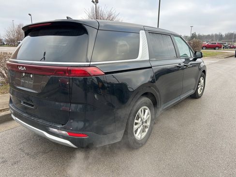 Used 2024 Kia Carnival LX image 3