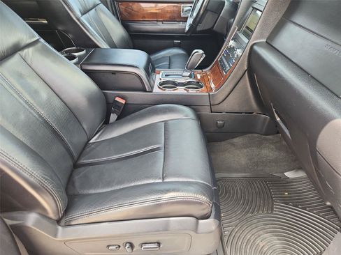 Used 2016 Lincoln Navigator Select AWD/4WD image 27