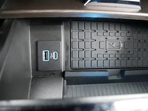 Used 2024 Ford Expedition Limited image 25