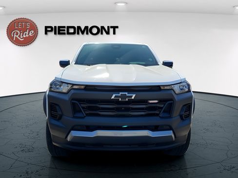 Used 2023 Chevrolet Colorado Trail Boss w/ Technology Package AWD/4WD image 2