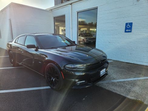 Used 2017 Dodge Charger R/T RWD image 7