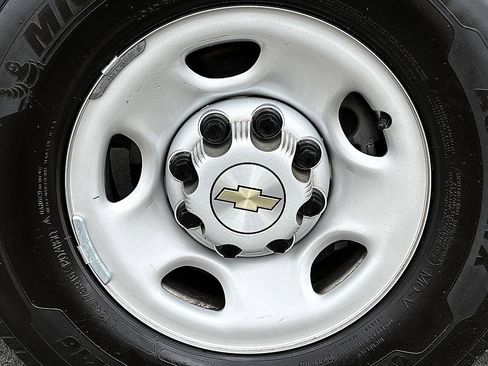 Used 2025 Chevrolet Express 2500 Extended RWD image 8