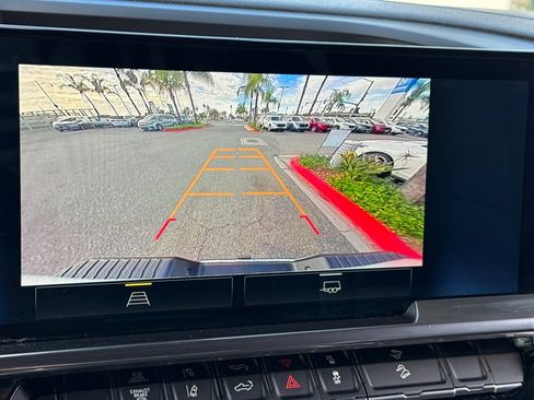 Used 2024 Chevrolet Silverado 2500 LT w/ Convenience Package image 24