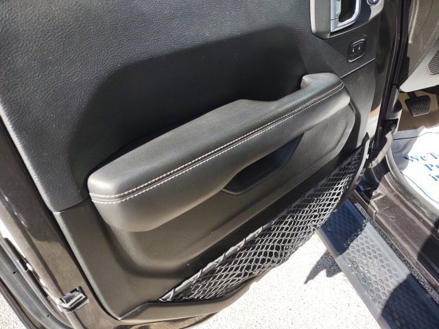 Used 2019 Jeep Wrangler Unlimited Sahara w/ Uconnect 4C Nav & Sound Group AWD/4WD image 10