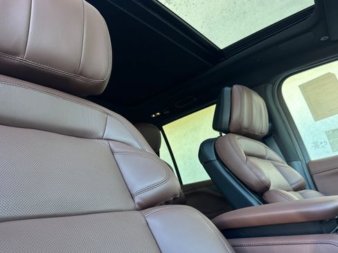 New 2025 Lincoln Navigator Reserve image 17