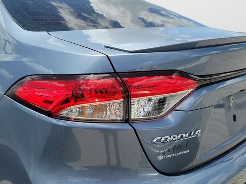 Used 2022 Toyota Corolla SE w/ SE Premium Package FWD image 7
