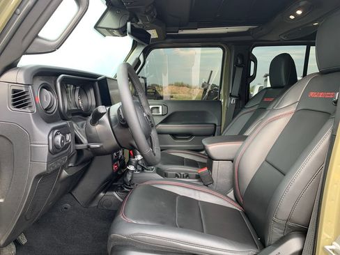 Used 2025 Jeep Wrangler Unlimited Rubicon AWD/4WD image 15