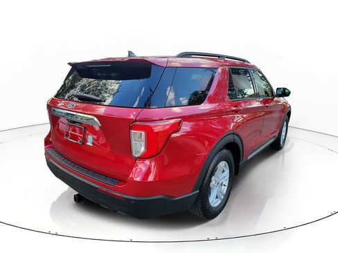 Used 2021 Ford Explorer XLT image 3