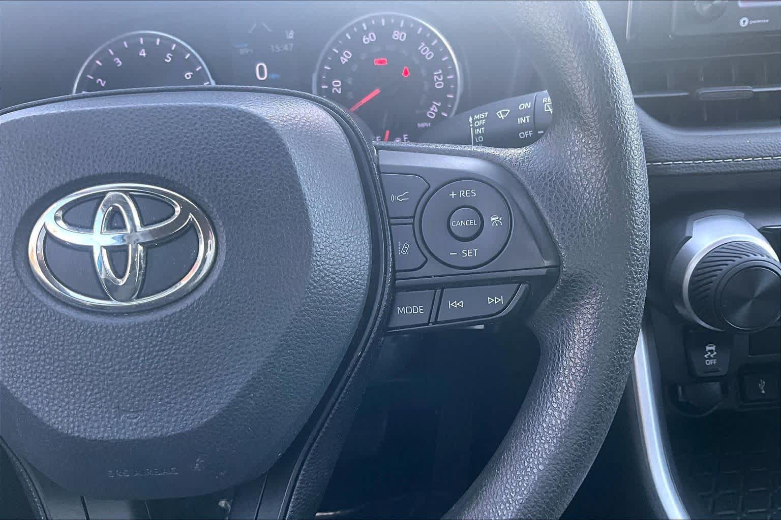 Used 2020 Toyota RAV4 LE w/ Carpet Mat Package AWD/4WD image 24