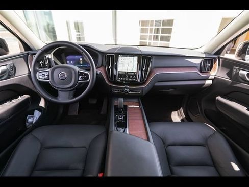 Used 2024 Volvo XC60 B5 Plus AWD/4WD image 13