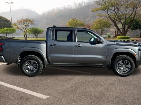 Certified 2025 Nissan Frontier SV AWD/4WD image 3