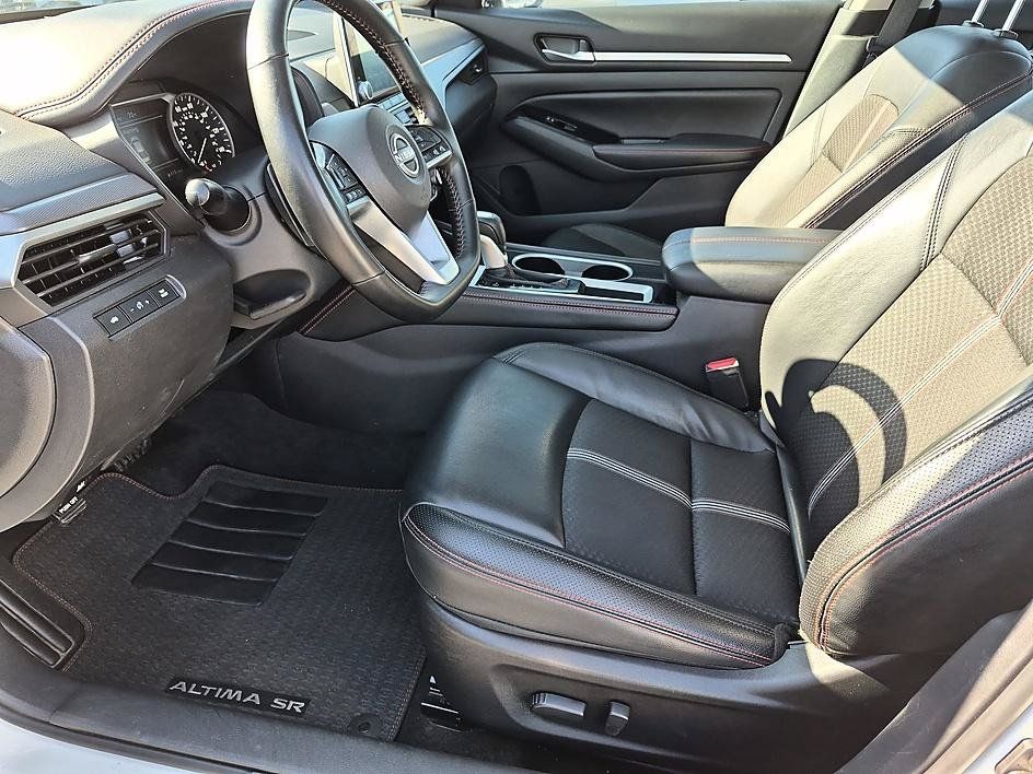 Used 2025 Nissan Altima 2.5 SR FWD image 14