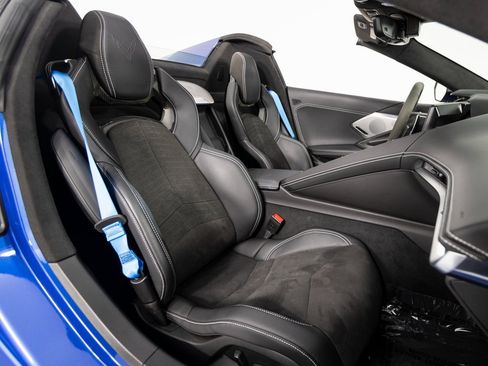 Used 2021 Chevrolet Corvette Stingray Premium Conv w/ Chrome Exterior Badge Package image 26