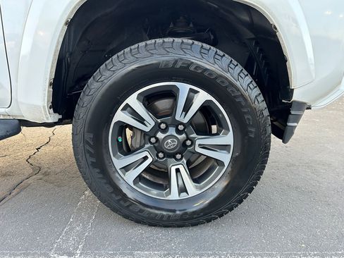 Used 2016 Toyota Tacoma TRD Sport image 30