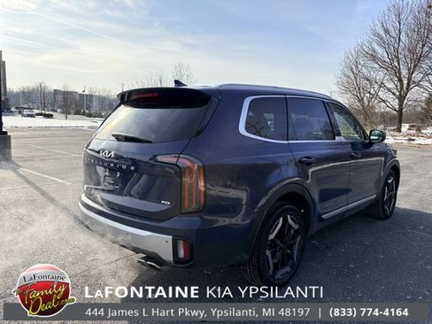 Used 2023 Kia Telluride EX w/ EX Captain's Chair Package image 5