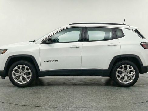 Used 2025 Jeep Compass Latitude AWD/4WD image 5