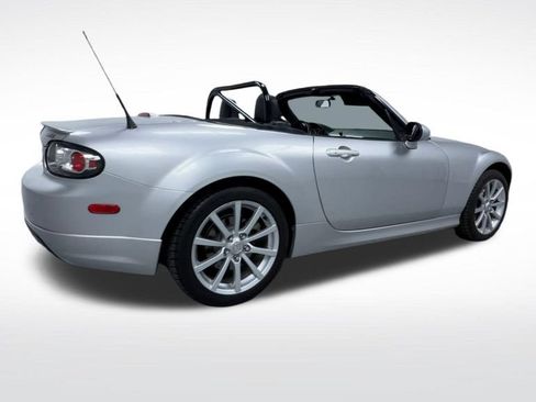 Used 2006 MAZDA MX-5 Miata Grand Touring w/ Premium Pkg RWD image 8
