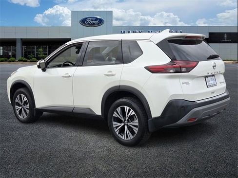 Used 2021 Nissan Rogue SV image 3
