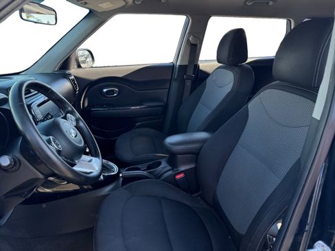 Used 2018 Kia Soul + w/ Audio Package FWD image 9